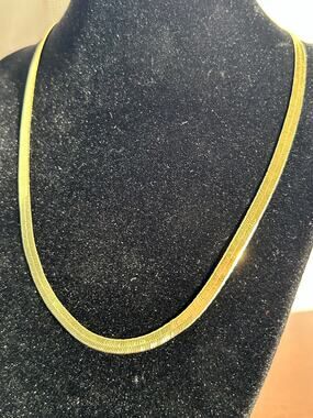 Vintage American Showcase Gold Tone Herringbone Chain Necklace 18 Inch